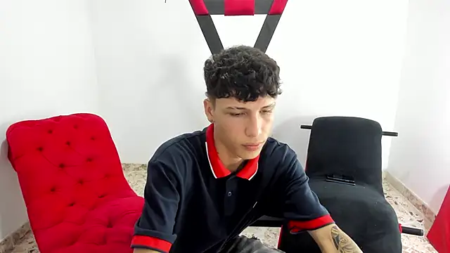 Sara and Alexis online show from 03-18-25, 07:53