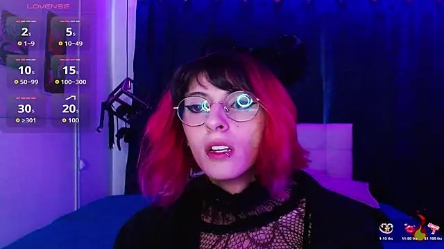 Snapshot of goth_minerva chatting on 10-31-25, 01:12 goth minerva online show from 10-31-25, 01:12