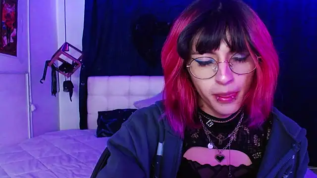 Snapshot of goth_minerva chatting on 11-03-25, 01:23 goth minerva online show from 11-03-25, 01:23