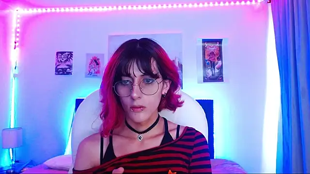 Snapshot of goth_minerva chatting on 11-25-25, 01:22 goth minerva online show from 11-25-25, 01:22