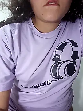 Snapshot of daika31 chatting on 10-05-25, 04:33 daika31 online show from 10-05-25, 04:33