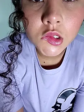 Snapshot of daika31 chatting on 10-21-25, 12:00 daika31 online show from 10-21-25, 12:00