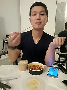 Snapshot of woonee827372 chatting on 09-10-25, 03:56 woonee827372 online show from 09-10-25, 03:56