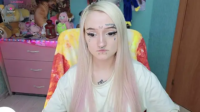 Snapshot of Manuela_unicorn chatting on 11-26-25, 03:18 Manuela unicorn online show from 11-26-25, 03:18