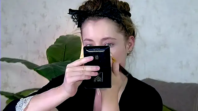 AshleyD  online show from 10-06-25, 02:31