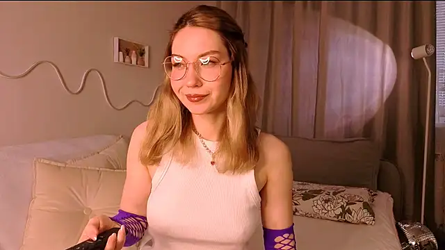 Lilo Sims online show from 10-15-25, 02:22