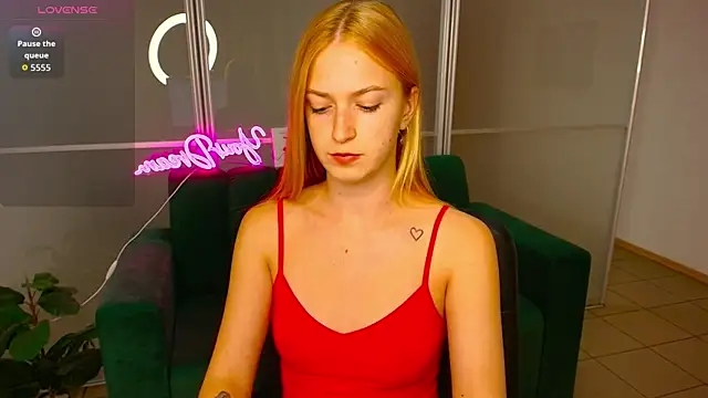 MirandaMayers online show from 09-26-25, 08:24