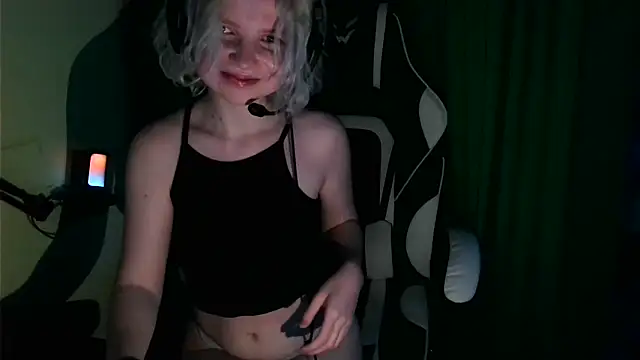 Snapshot of AphroditeLush chatting on 03-23-25, 12:15 AphroditeLush online show from 03-23-25, 12:15