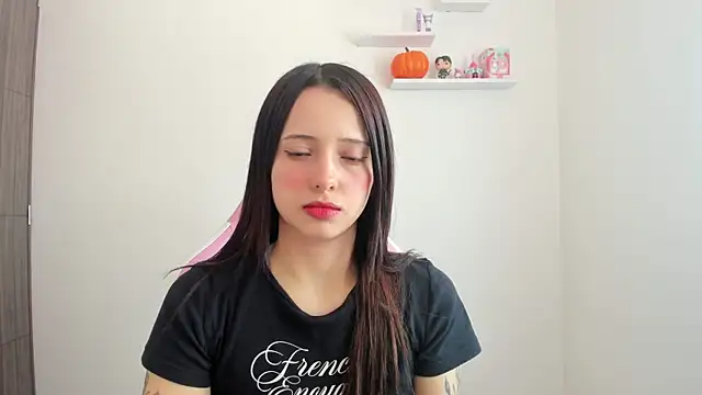 Snapshot of ImBunnyNova chatting on 11-08-25, 01:44 ImBunnyNova online show from 11-08-25, 01:44