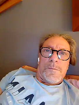 Snapshot of Deddyitalia3p chatting on 10-01-25, 08:15 Deddyitalia3p online show from 10-01-25, 08:15