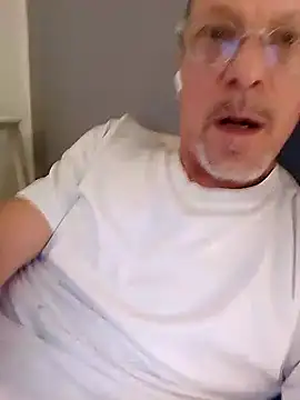 Snapshot of Deddyitalia3p chatting on 10-04-25, 06:17 Deddyitalia3p online show from 10-04-25, 06:17