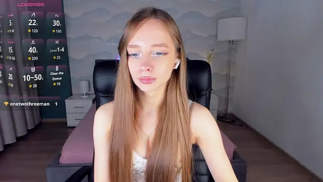 Amy Waynee online show from 11-08-25, 06:29