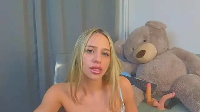 Snapshot of MellisaKim chatting on 12-13-25, 10:59 MellisaKim online show from 12-13-25, 10:59