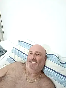 Alexis Bull online show from 10-17-25, 04:20