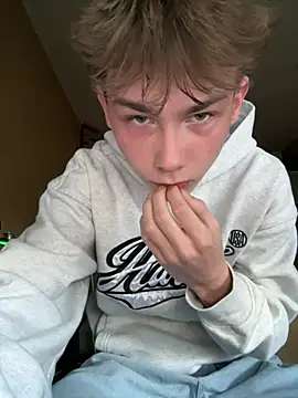 Snapshot of colar55x chatting on 03-22-25, 04:04 colar55x online show from 03-22-25, 04:04