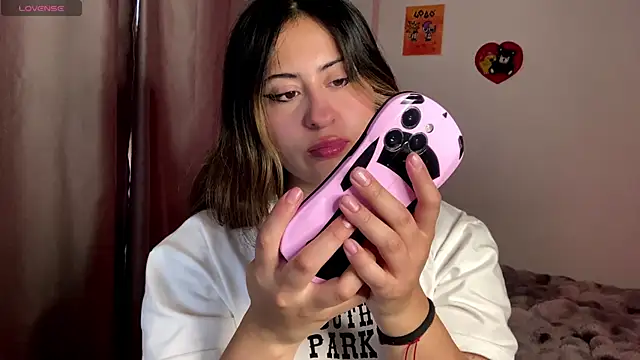 Snapshot of emma__bell_ chatting on 09-29-25, 01:38 emma bell online show from 09-29-25, 01:38