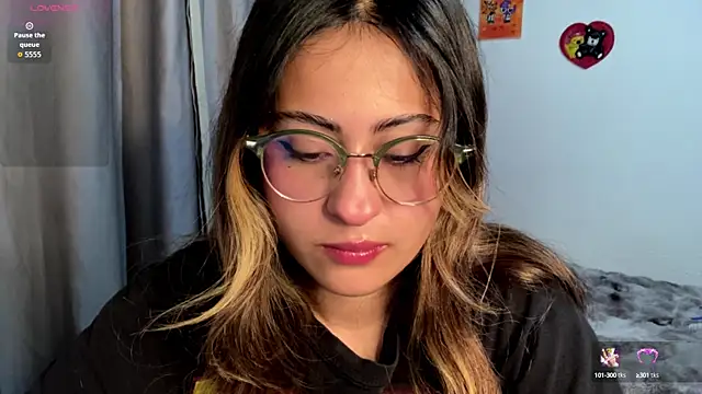 Snapshot of emma__bell_ chatting on 10-01-25, 10:49 emma bell online show from 10-01-25, 10:49