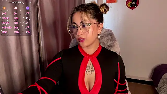 Snapshot of emma__bell_ chatting on 10-31-25, 08:21 emma bell online show from 10-31-25, 08:21