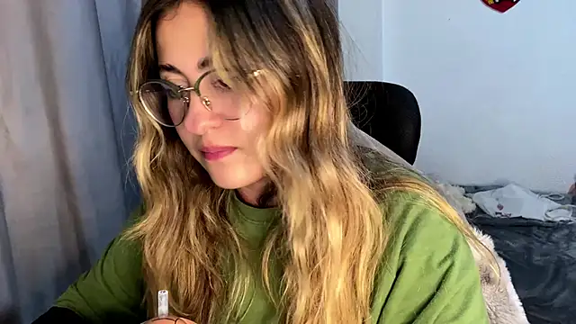 Snapshot of emma__bell_ chatting on 11-14-25, 11:46 emma bell online show from 11-14-25, 11:46