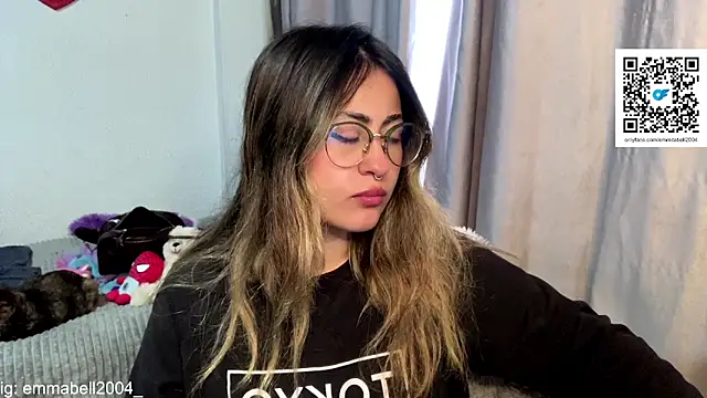 Snapshot of emma__bell_ chatting on 02-17-26, 04:02 emma bell online show from 02-17-26, 04:02