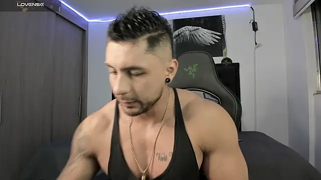 santi aesthetic online show from 10-26-25, 03:12