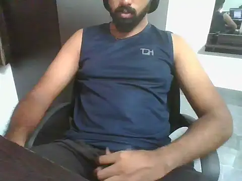 lovelyakash69 online show from 10-01-25, 03:45