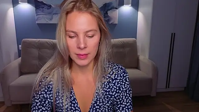 MelanieBennett online show from 10-07-25, 06:10