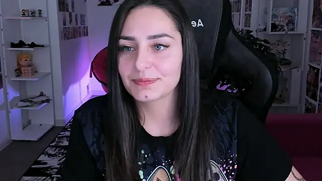 Snapshot of ValeriiMills chatting on 01-12-26, 02:44 ValeriiMills online show from 01-12-26, 02:44