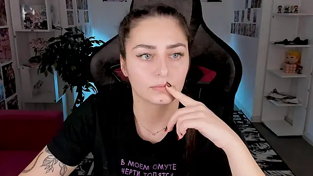 Snapshot of ValeriiMills chatting on 01-17-26, 05:27 ValeriiMills online show from 01-17-26, 05:27