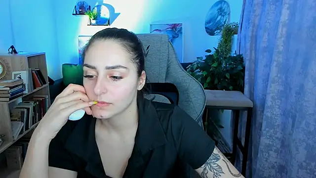 Snapshot of ValeriiMills chatting on 02-19-26, 03:08 ValeriiMills online show from 02-19-26, 03:08