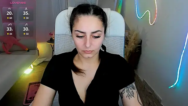 Snapshot of ValeriiMills chatting on 03-15-26, 03:40 ValeriiMills online show from 03-15-26, 03:40