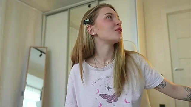 Snapshot of Cyberheart_ chatting on 03-21-25, 01:23 Cyberheart online show from 03-21-25, 01:23