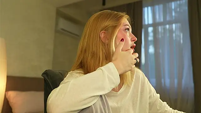 Snapshot of Cyberheart_ chatting on 09-27-25, 02:44 Cyberheart online show from 09-27-25, 02:44