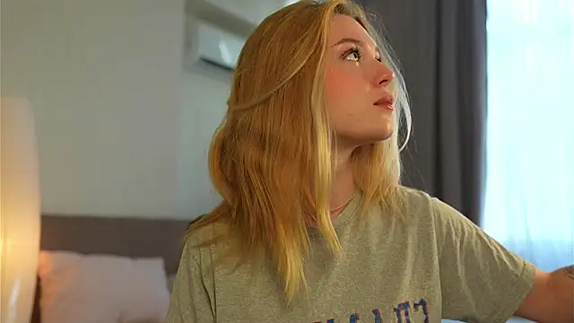 Snapshot of Cyberheart_ chatting on 10-02-25, 12:45 Cyberheart online show from 10-02-25, 12:45