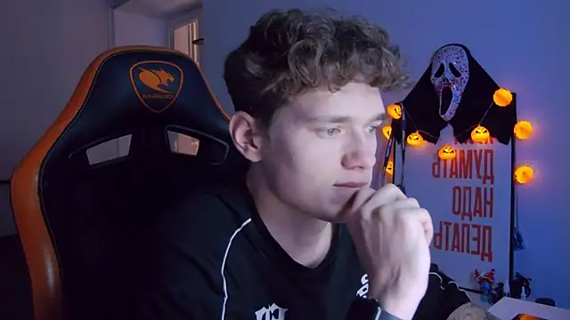 DanyDavis online show from 10-31-25, 03:13