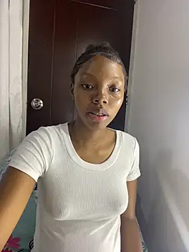 Snapshot of Meegannhill chatting on 11-13-25, 12:37 Meegannhill online show from 11-13-25, 12:37