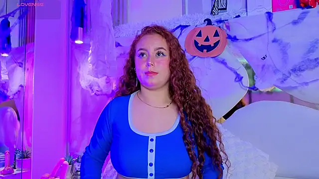 Snapshot of AmmberJones chatting on 10-28-25, 12:30 AmmberJones online show from 10-28-25, 12:30