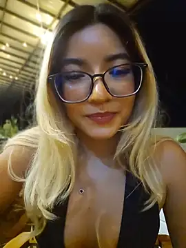 Pretty roxxyy online show from 04-25-26, 12:13