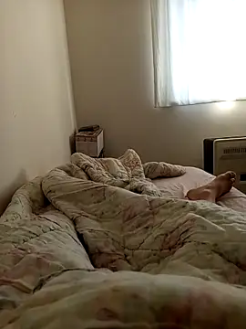 Snapshot of leona633 chatting on 12-18-25, 09:26 leona633 online show from 12-18-25, 09:26