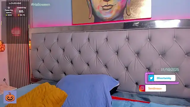 Snapshot of OliverTwinky chatting on 10-30-25, 12:01 OliverTwinky online show from 10-30-25, 12:01