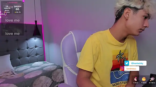 Snapshot of OliverTwinky chatting on 11-05-25, 02:55 OliverTwinky online show from 11-05-25, 02:55