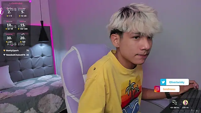 Snapshot of OliverTwinky chatting on 11-05-25, 03:01 OliverTwinky online show from 11-05-25, 03:01