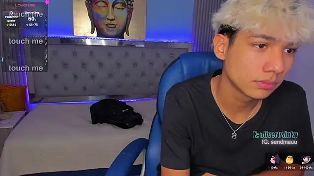 Snapshot of OliverTwinky chatting on 11-12-25, 07:35 OliverTwinky online show from 11-12-25, 07:35