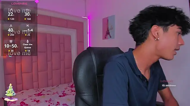 Snapshot of OliverTwinky chatting on 11-20-25, 04:40 OliverTwinky online show from 11-20-25, 04:40