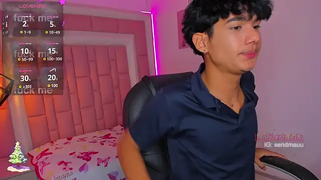 Snapshot of OliverTwinky chatting on 11-24-25, 07:08 OliverTwinky online show from 11-24-25, 07:08