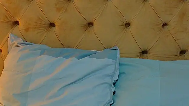 AlessiaCroft online show from 04-18-26, 04:05