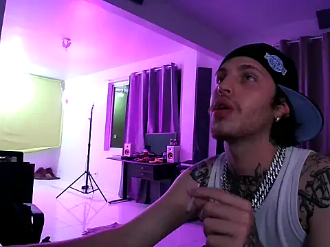 Snapshot of bigrosa21cm chatting on 10-31-25, 11:39 bigrosa21cm online show from 10-31-25, 11:39