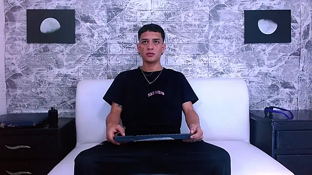 Matt Ruso online show from 10-18-25, 04:41