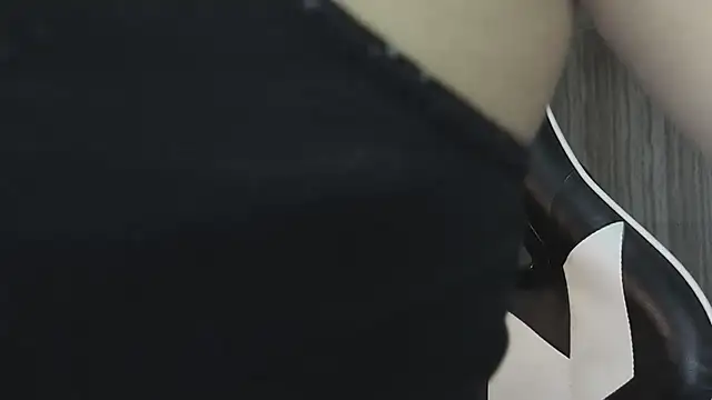 clementine t online show from 11-19-25, 01:00