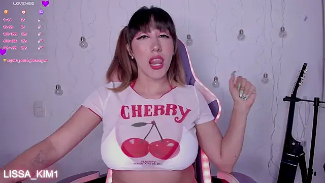 Snapshot of Lissa_Kim1 chatting on 11-08-25, 10:26 Lissa Kim1 online show from 11-08-25, 10:26